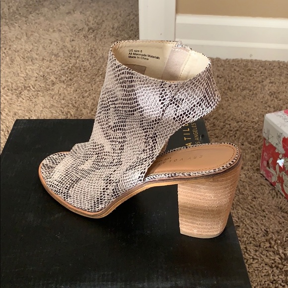 White snake printed heels - Picture 1 of 3